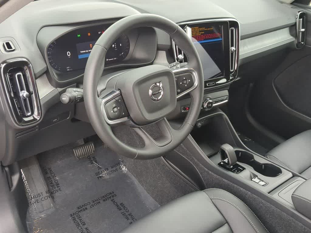 Thumbnail: 2026 Volvo XC40 - 2