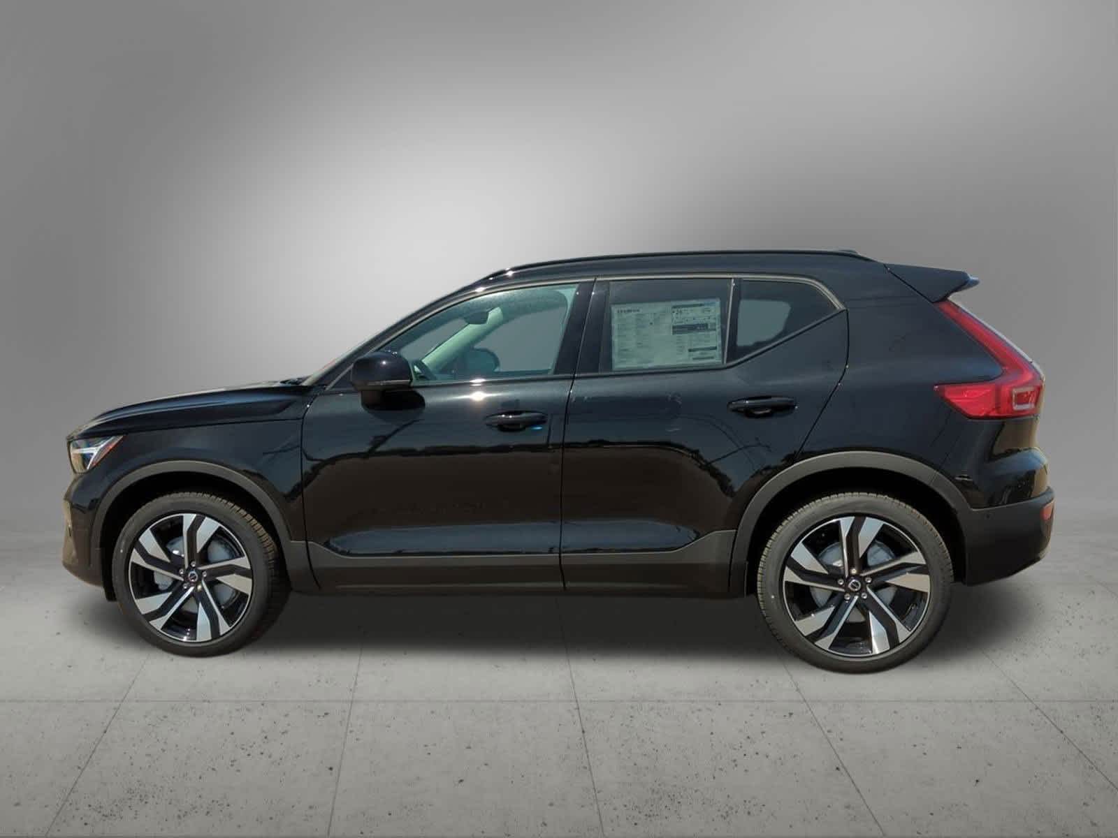 2025 Volvo XC40 B5 Ultimate 3