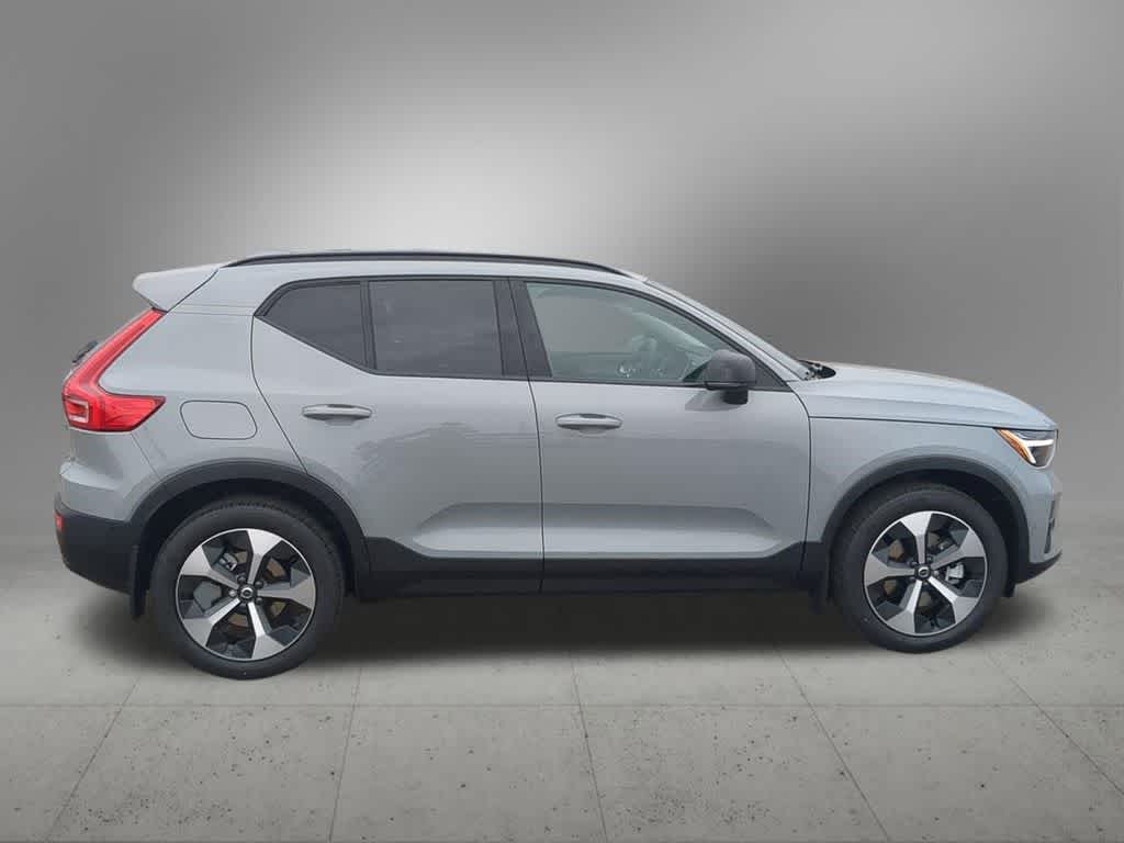 Thumbnail: 2026 Volvo XC40 - 7