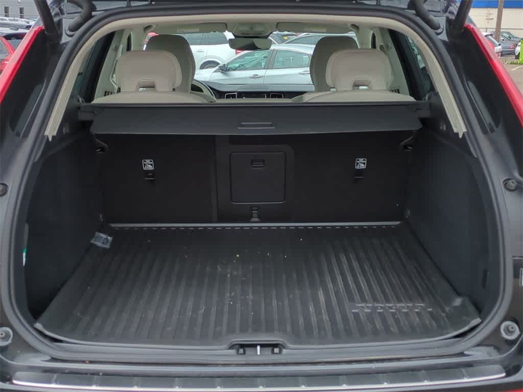 Thumbnail: 2025 Volvo XC60 - 33