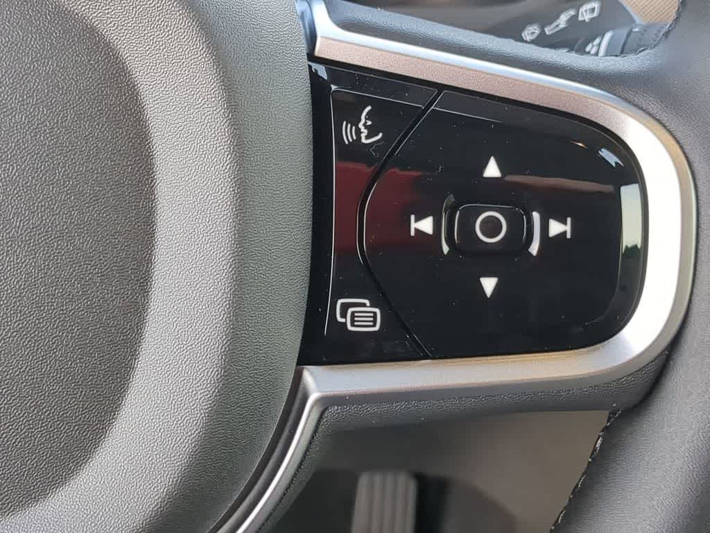 Thumbnail: 2026 Volvo XC90 - 25