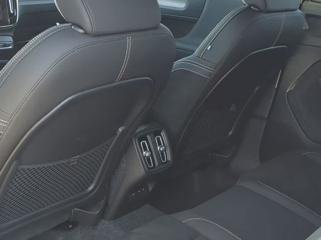 Thumbnail: 2026 Volvo XC40 - 17