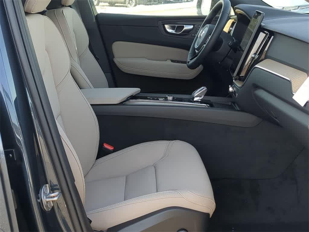 Thumbnail: 2026 Volvo XC60 - 20