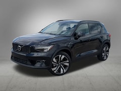 2023 Volvo XC40 B5 AWD Plus Dark I-4 cyl All-Wheel Drive