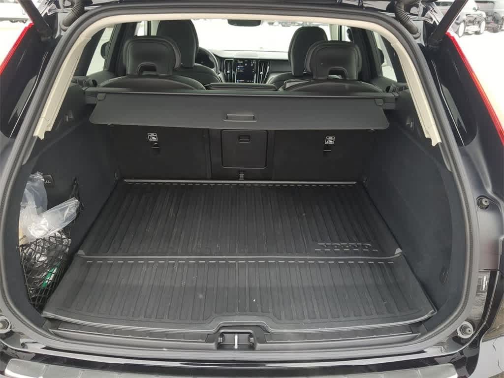 Thumbnail: 2025 Volvo XC60 - 31