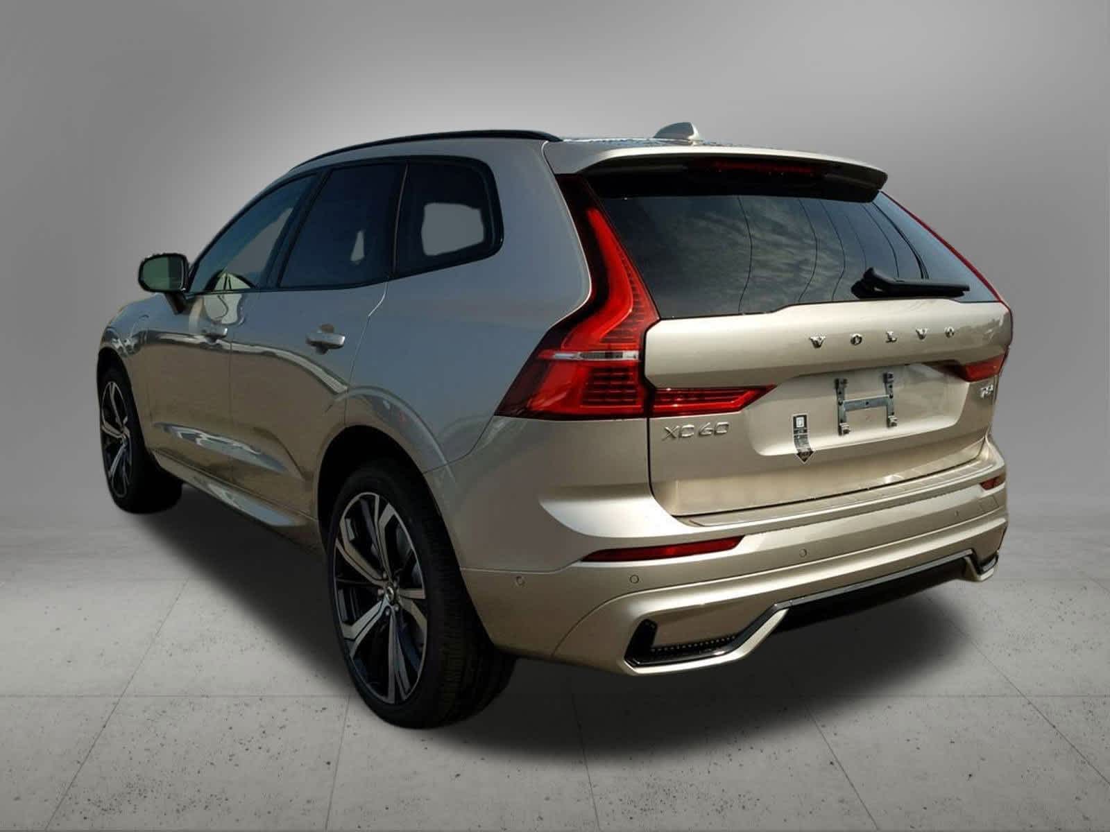 2025 Volvo XC60 Hybrid T8 photo 4