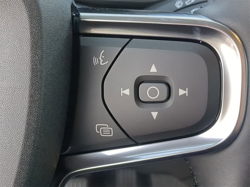 Thumbnail: 2026 Volvo XC40 - 23