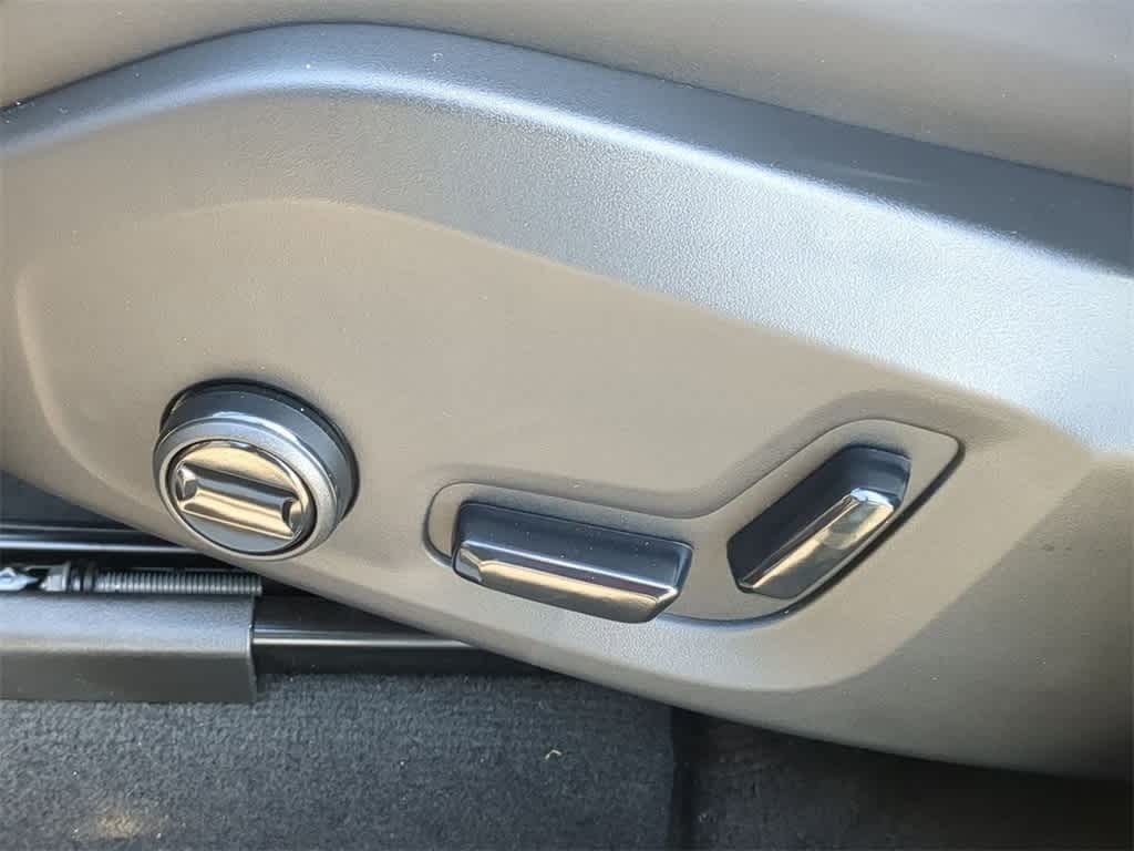 Thumbnail: 2026 Volvo XC60 - 16