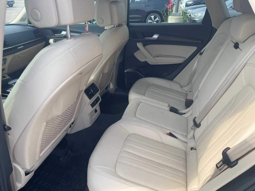 Thumbnail: 2022 Audi Q5 - 10
