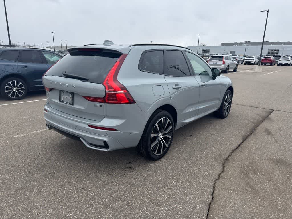 Thumbnail: 2025 Volvo XC60 - 4