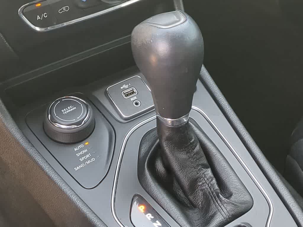 Thumbnail: 2019 Jeep Cherokee - 29