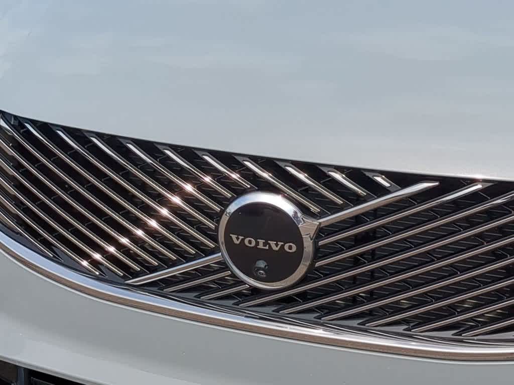 2026 Volvo XC90 Plus - Photo 11