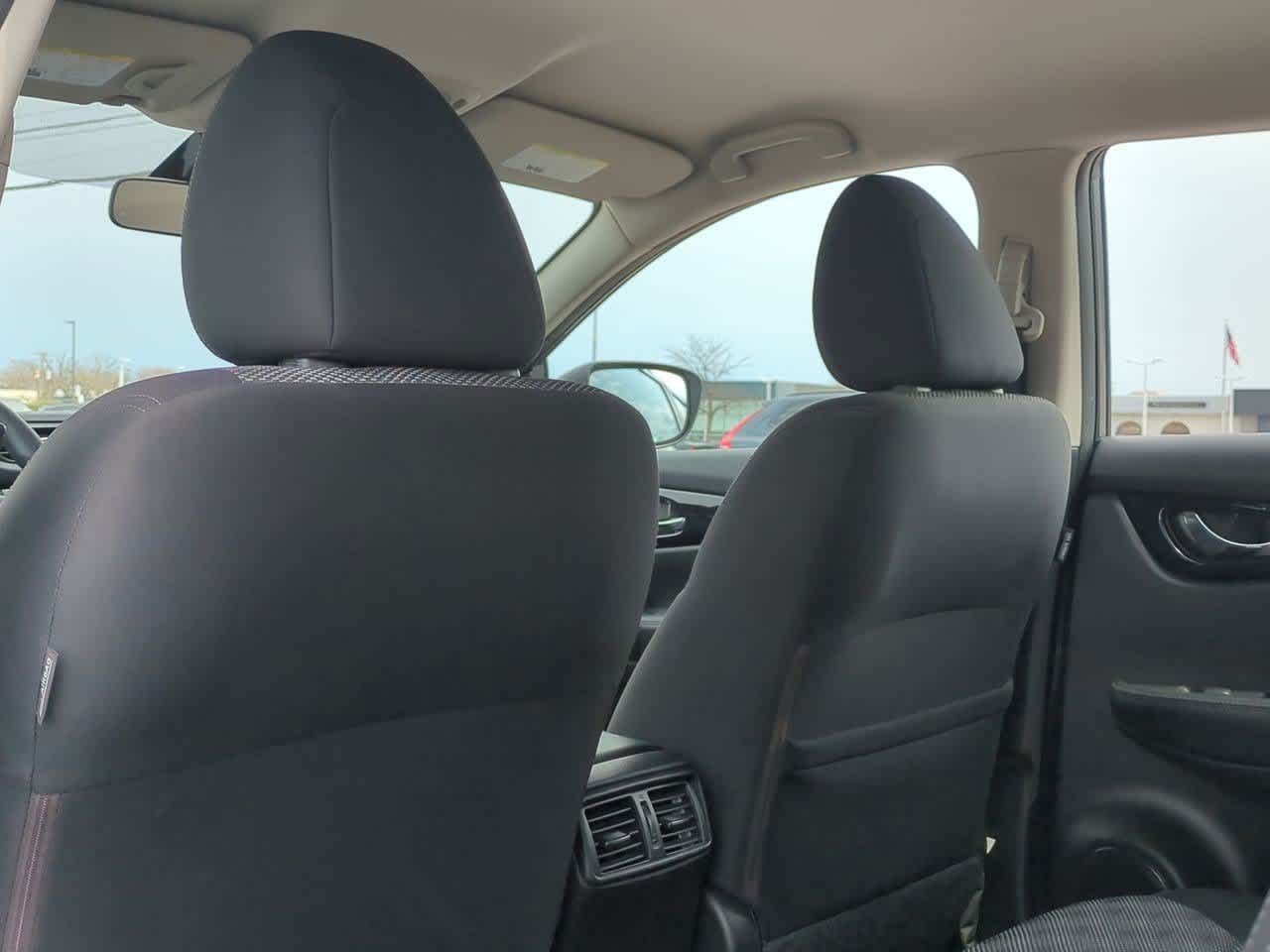 Thumbnail: 2019 Nissan Rogue Sport - 17