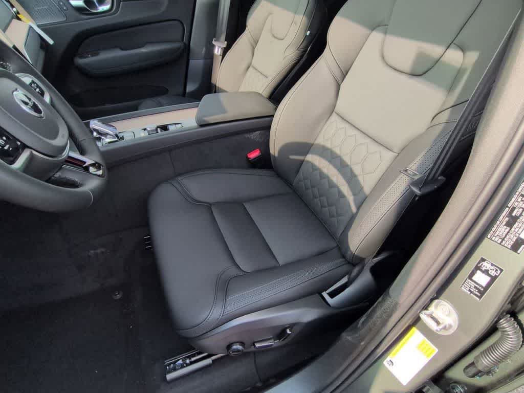 Thumbnail: 2026 Volvo XC60 - 16