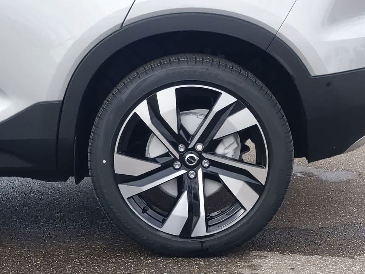 2025 Volvo XC40 B5 Ultimate 13