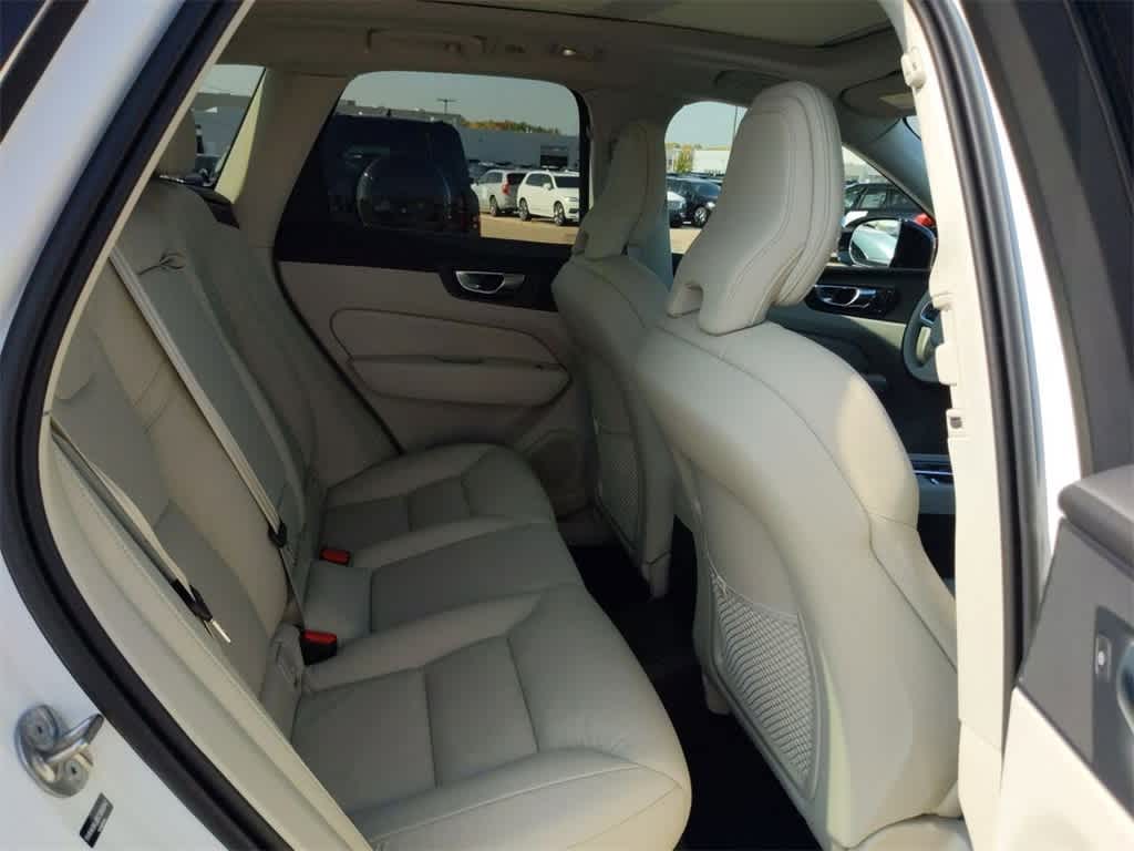 Thumbnail: 2025 Volvo XC60 - 18