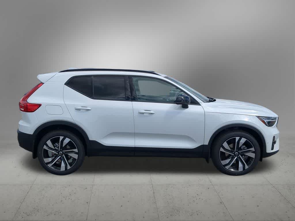 Thumbnail: 2026 Volvo XC40 - 7
