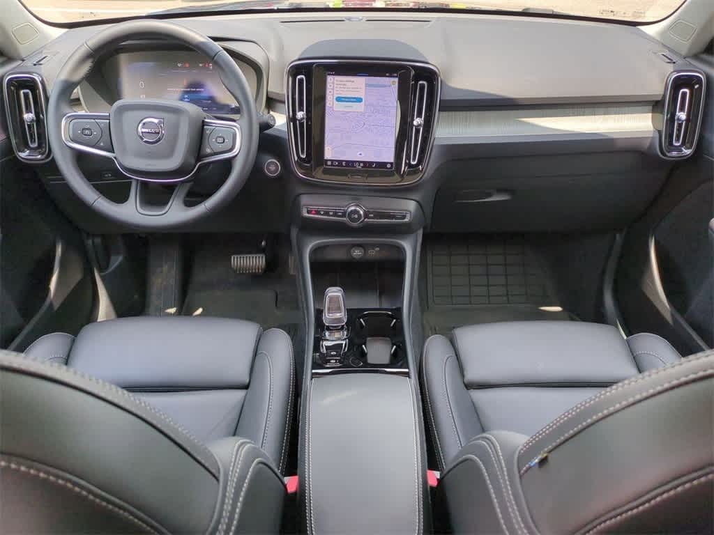 Thumbnail: 2025 Volvo XC40 - 14