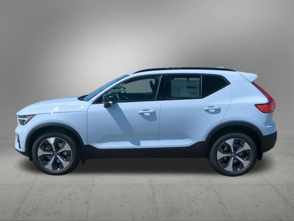 Thumbnail: 2026 Volvo XC40 - 3