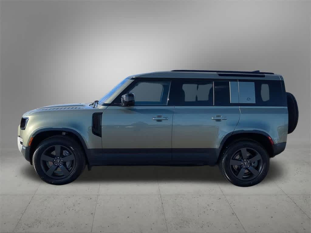 Thumbnail: 2022 Land Rover Defender - 3