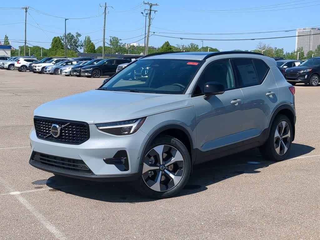 2026 Volvo XC40 B5 Plus Dark AWD's photo
