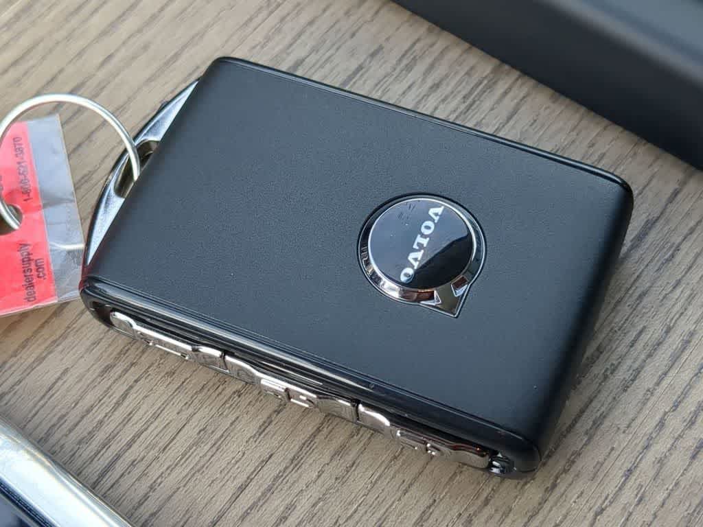 Thumbnail: 2026 Volvo XC60 - 33