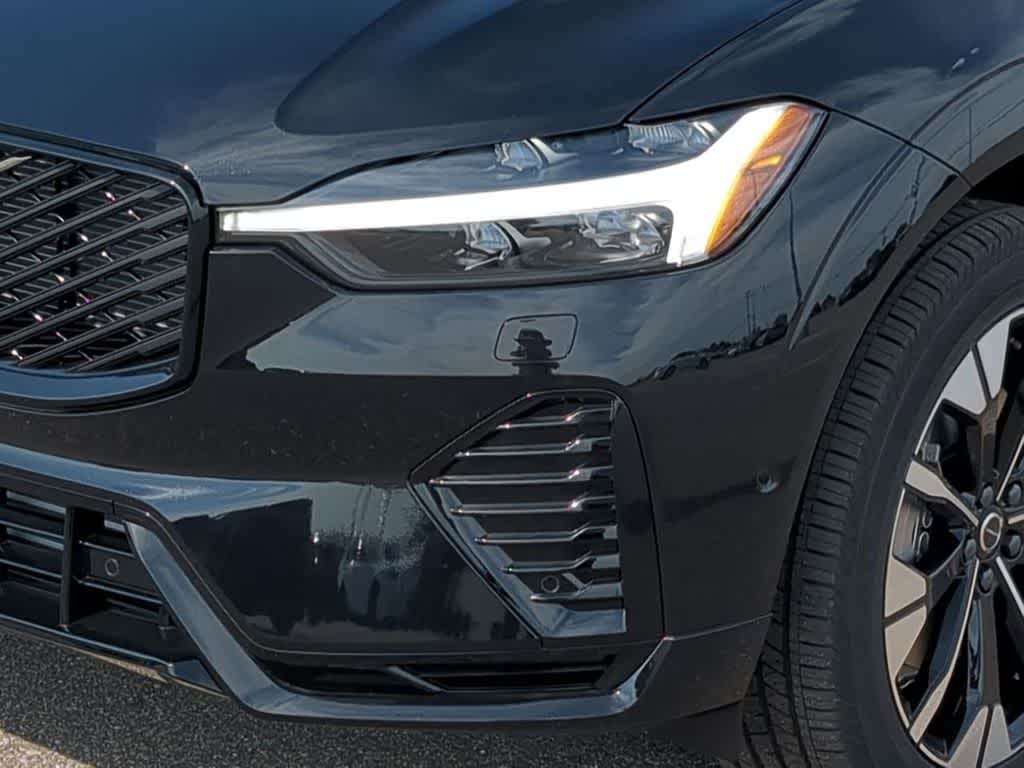 Thumbnail: 2026 Volvo XC60 - 10