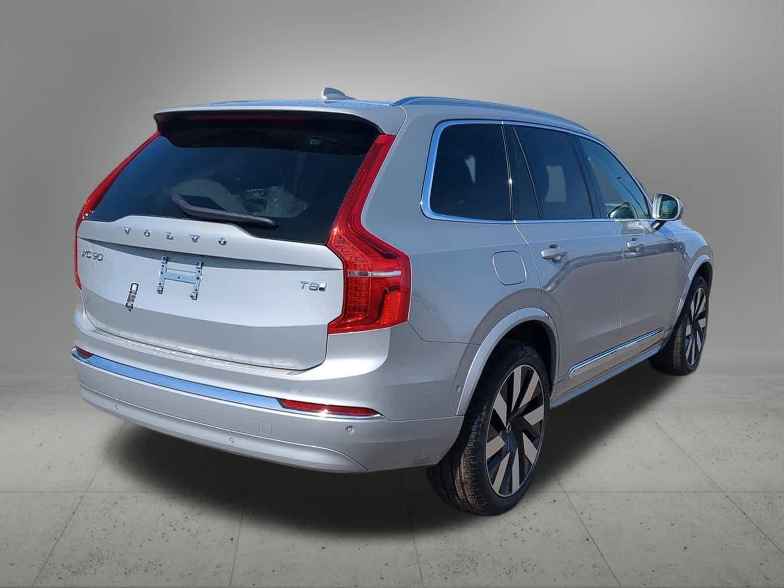 2025 Volvo XC90 T8 Plus 6
