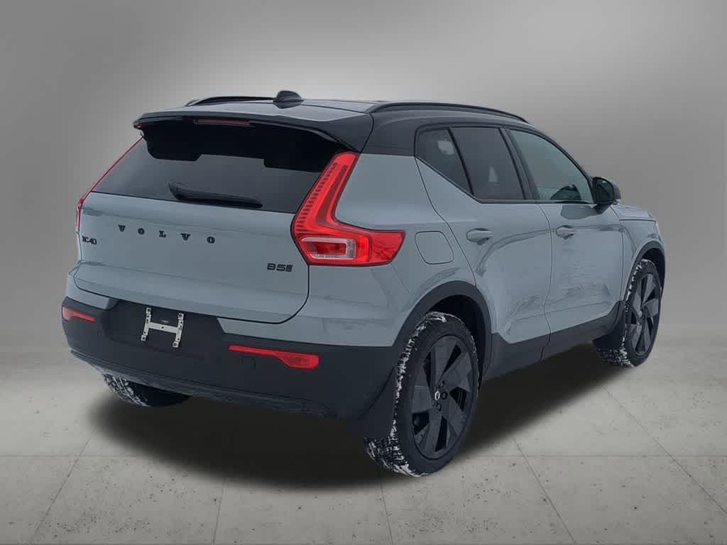 Thumbnail: 2026 Volvo XC40 - 6
