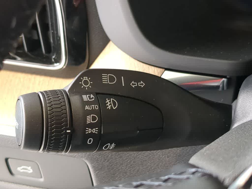 Thumbnail: 2026 Volvo XC60 - 18