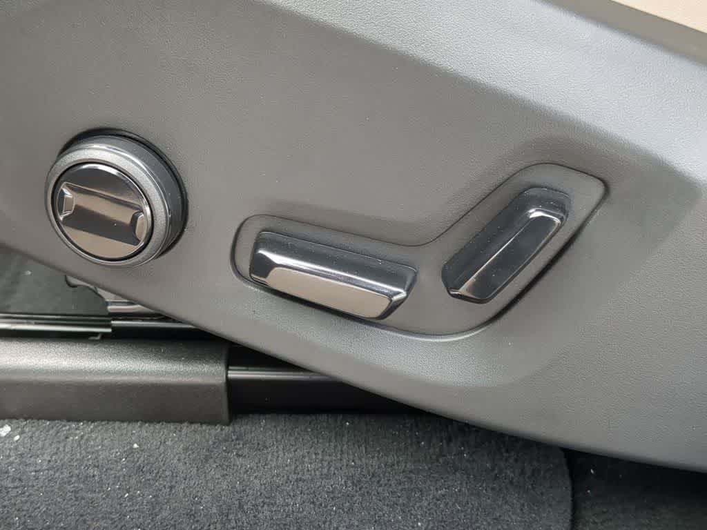 Thumbnail: 2026 Volvo XC90 - 16