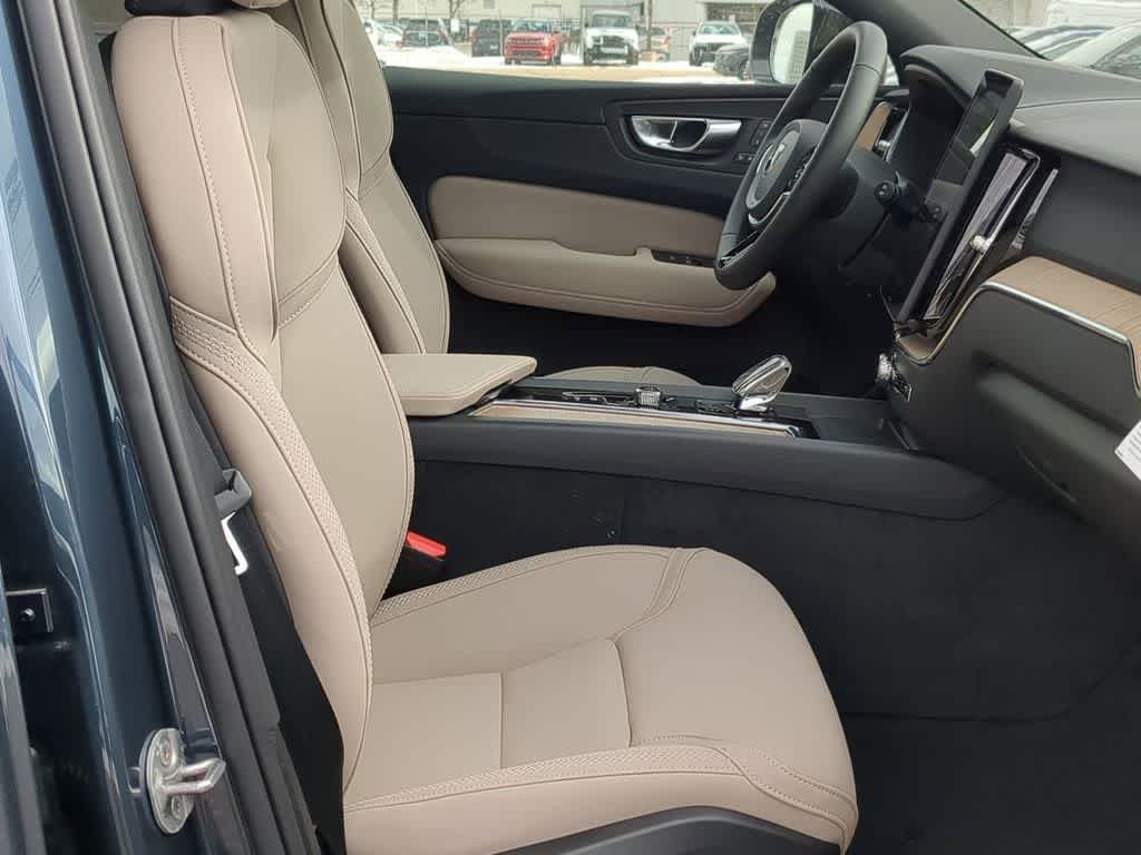 Thumbnail: 2026 Volvo XC60 - 20