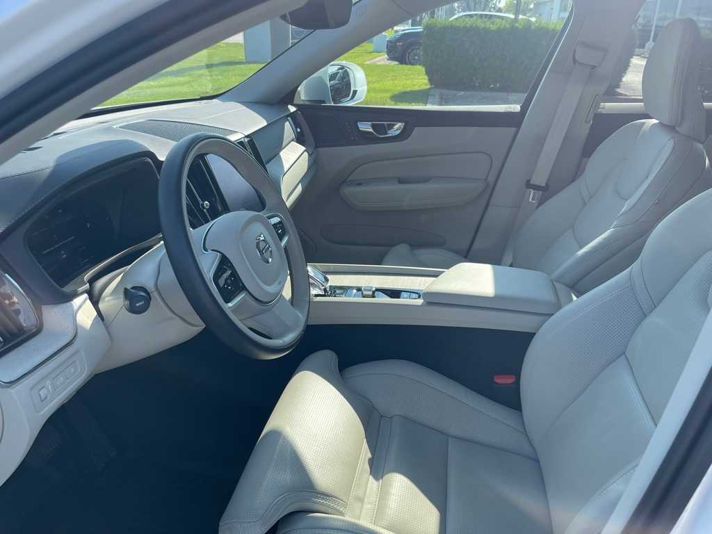 Thumbnail: 2022 Volvo XC60 - 9