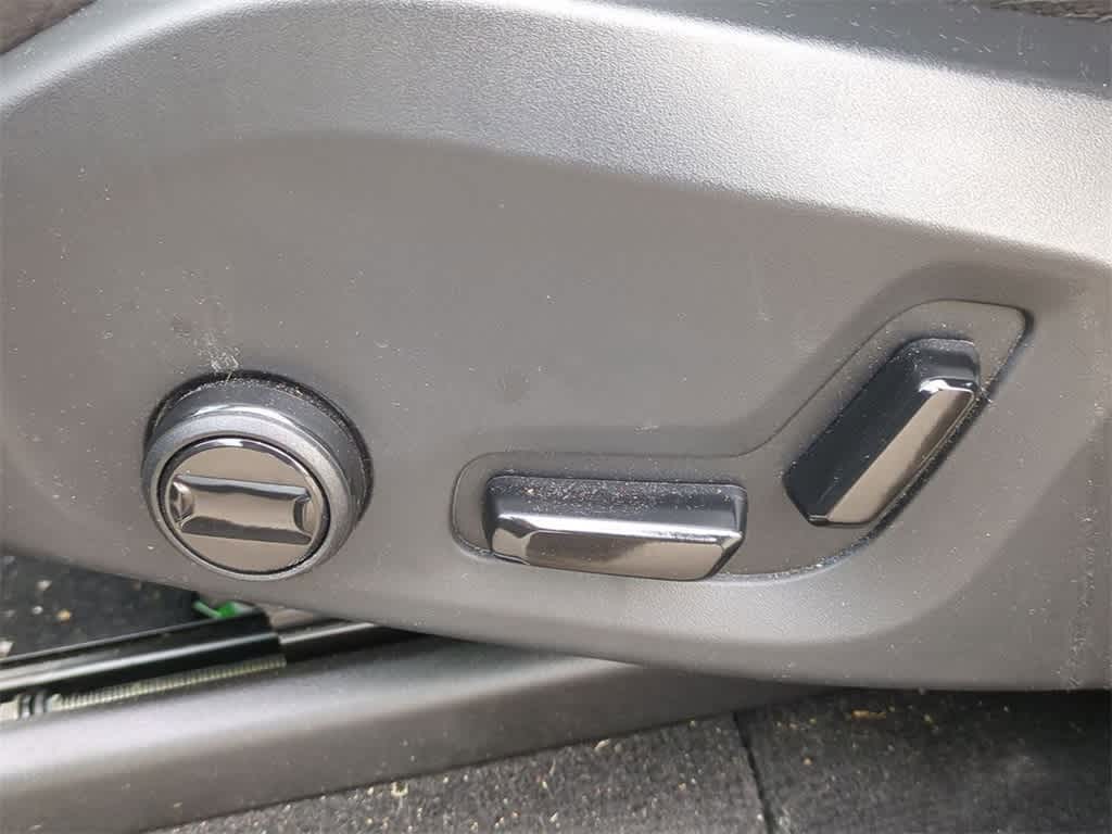 Thumbnail: 2025 Volvo XC90 - 16