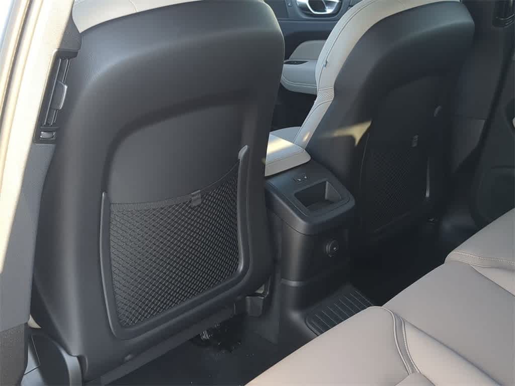 Thumbnail: 2026 Volvo XC60 - 17