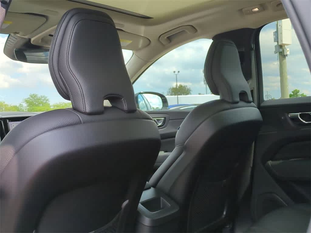 Thumbnail: 2022 Volvo XC60 - 17