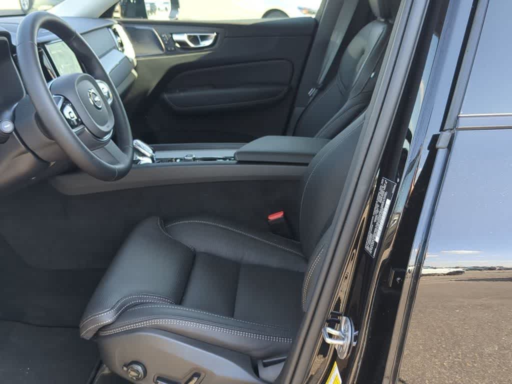 Thumbnail: 2025 Volvo XC60 - 15