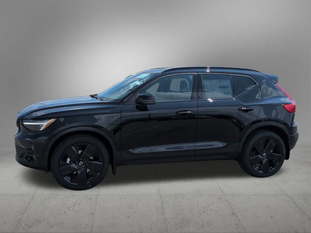 Thumbnail: 2026 Volvo XC40 - 3