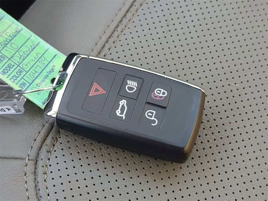 Thumbnail: 2022 Land Rover Defender - 34