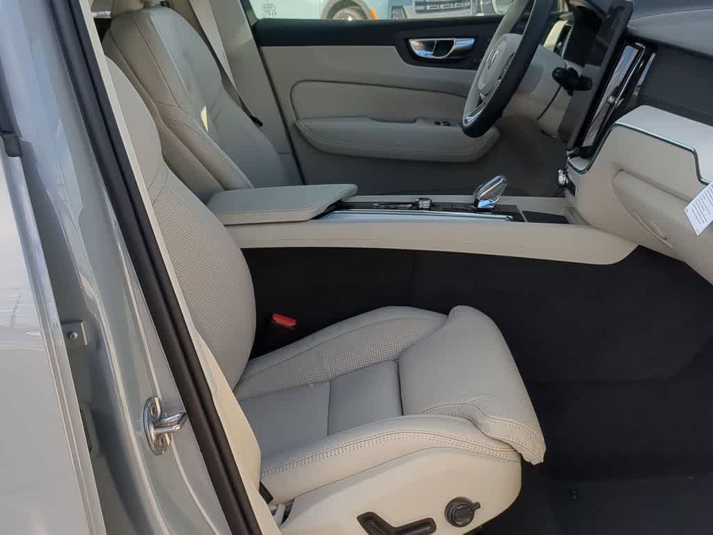 Thumbnail: 2026 Volvo XC60 - 20