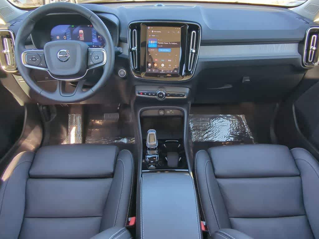 Thumbnail: 2026 Volvo XC40 - 14