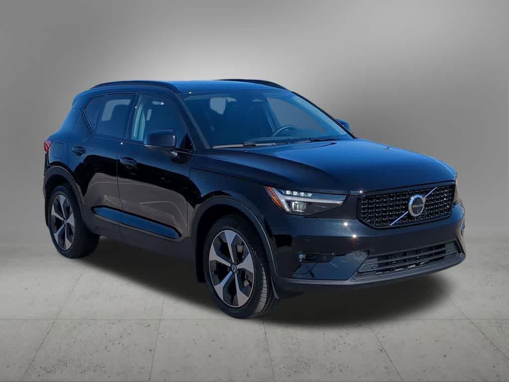 Thumbnail: 2026 Volvo XC40 - 8