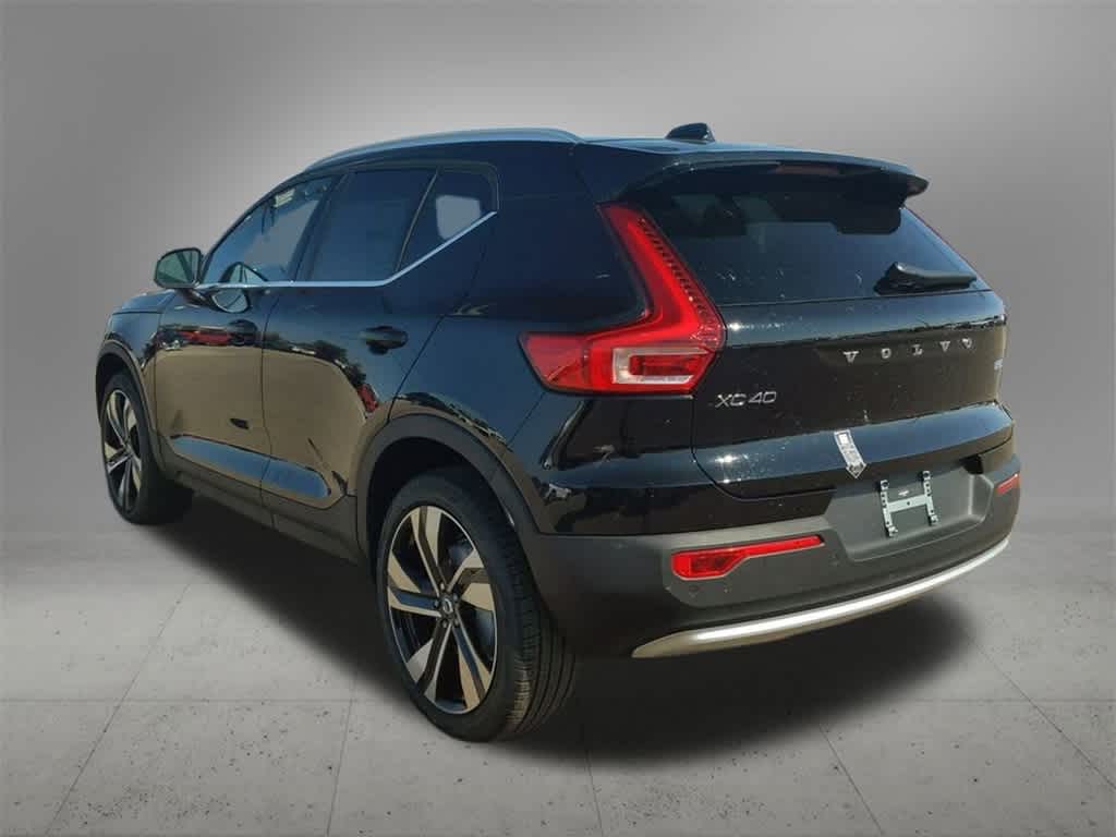 Thumbnail: 2025 Volvo XC40 - 4