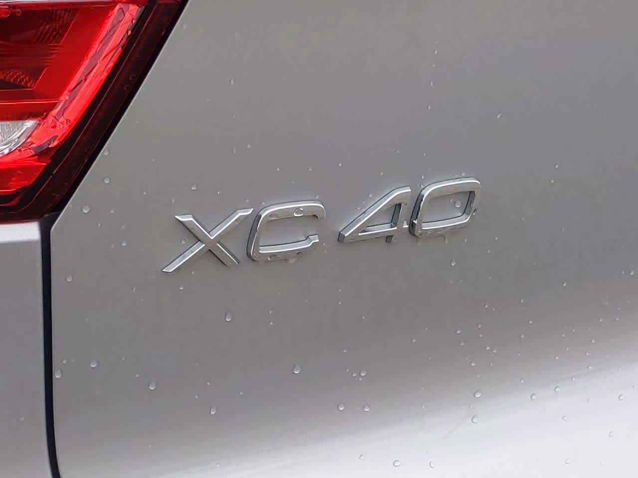 2025 Volvo XC40 B5 Ultimate 12