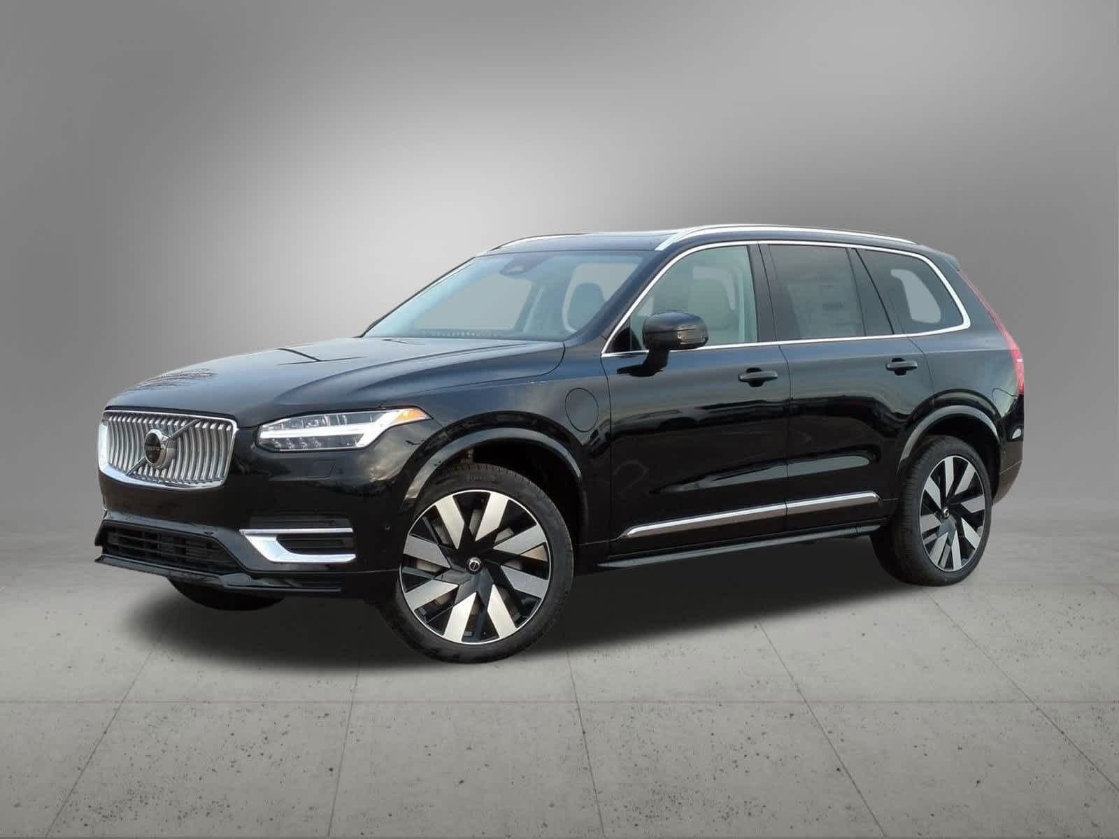 2025 Volvo XC90 T8 Plus Hero Image