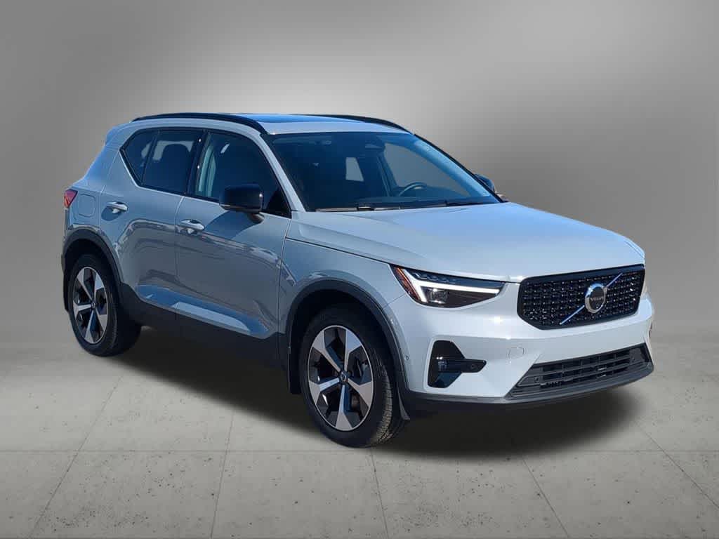 Thumbnail: 2026 Volvo XC40 - 8