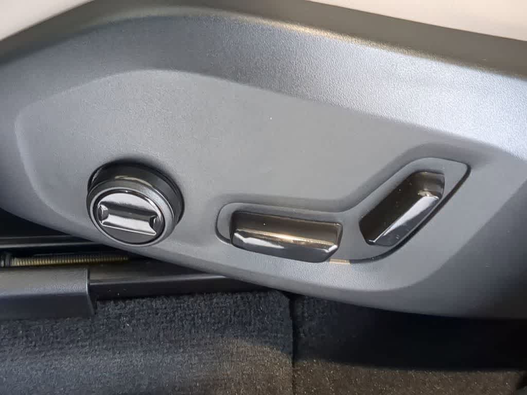 Thumbnail: 2026 Volvo XC60 - 9