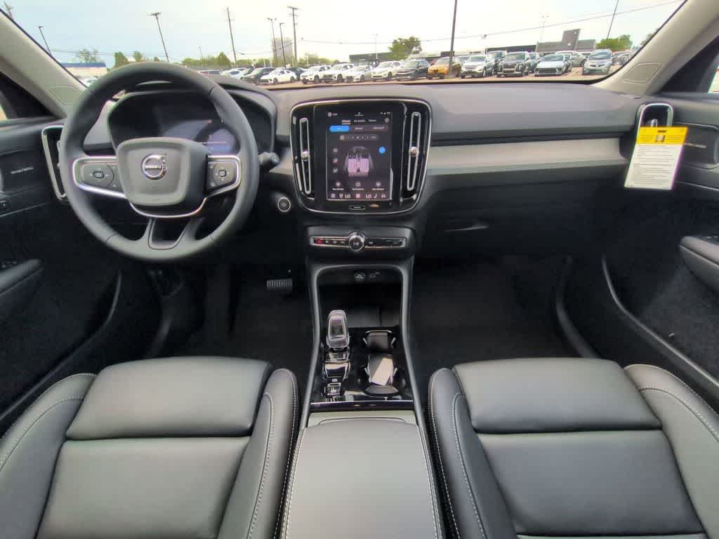 Thumbnail: 2026 Volvo XC40 - 15