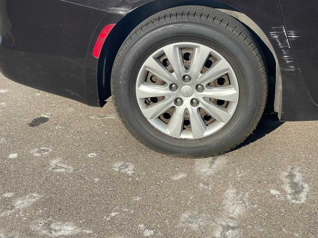 Thumbnail: 2018 Chrysler Pacifica - 15