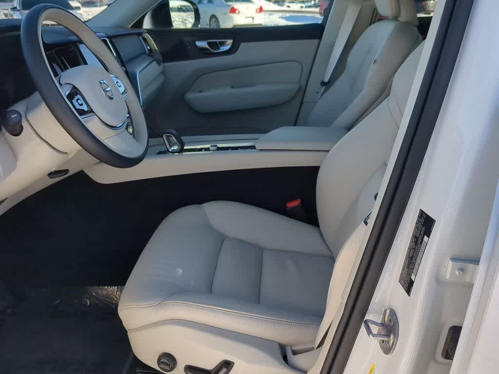 Thumbnail: 2025 Volvo XC60 - 15